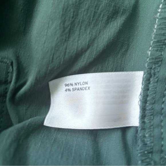 Duluth Trading Co. Heirloom Gardening Short Overalls, sage, Small, barely worn - Picture 6 of 10